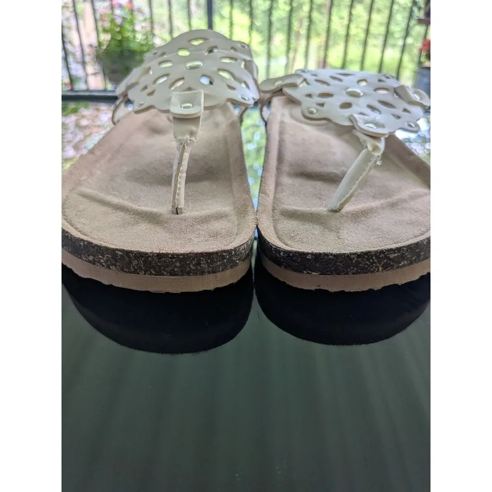 Maurices Vanessa Sandals Women's 10 (Wide) Ivory Thong Slip On Footbed Comfort - Picture 2 of 11